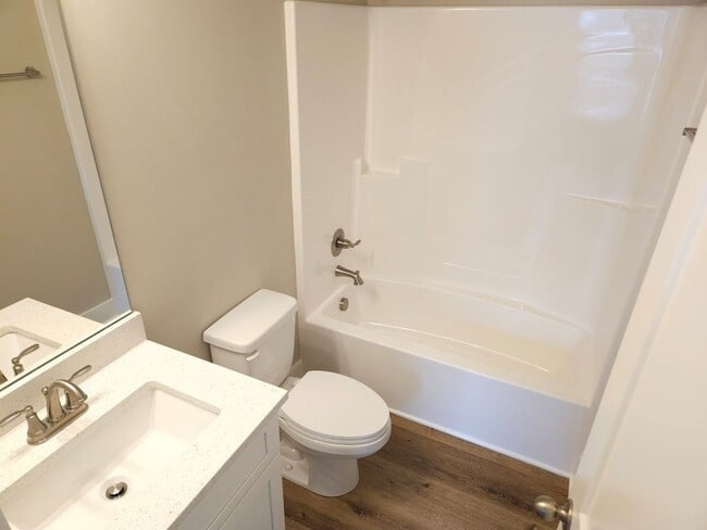 Building Photo - 719 Crestland Ave