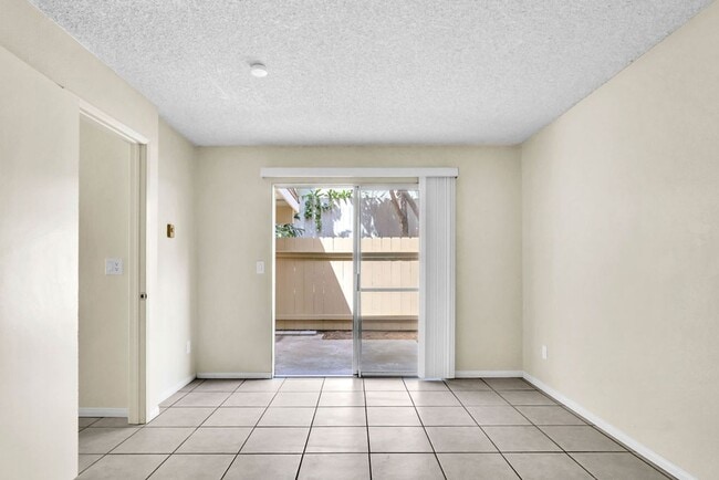 Building Photo - Spacious three bedroom with office in Prime UTC/UCSD Location! Available immediately!