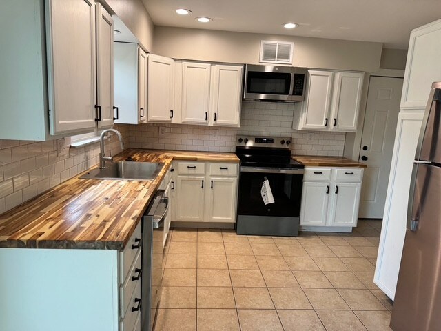 Building Photo - 8479 Northport Dr