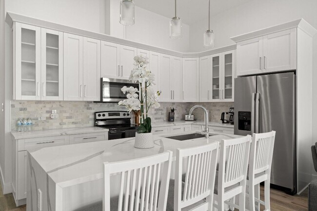 Building Photo - Gorgeous New Constriction House in Tampa