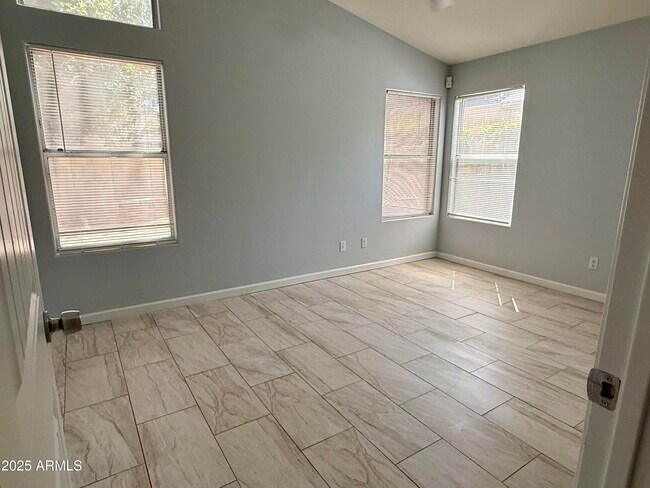 Building Photo - 4019 W Fallen Leaf Ln