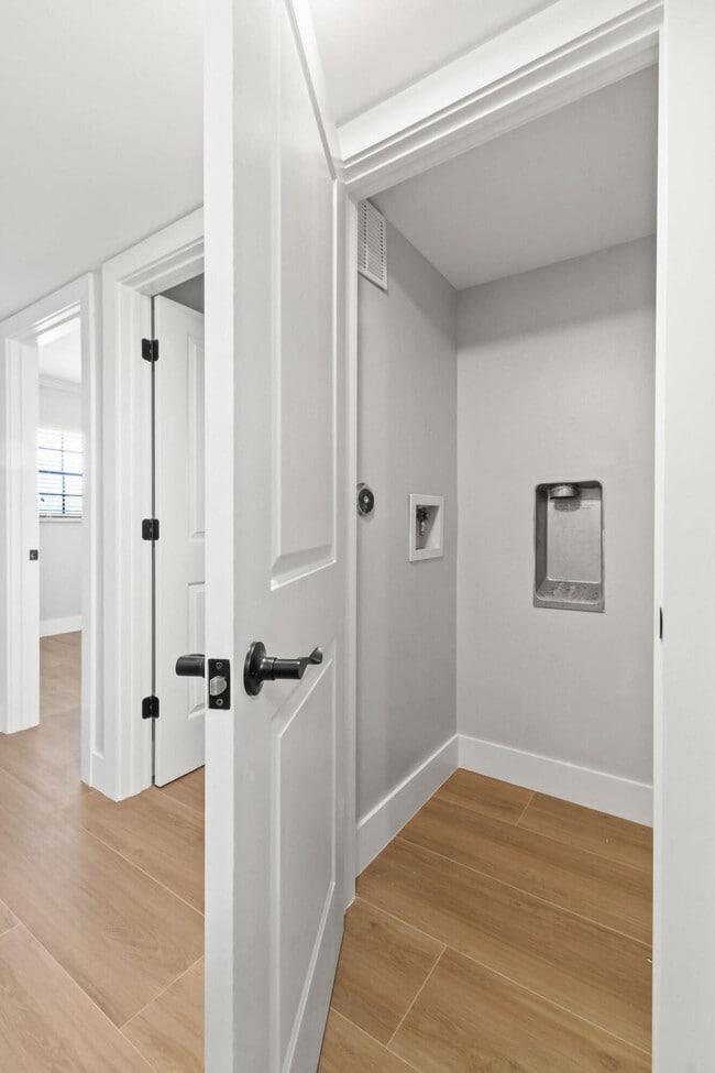 Building Photo - 324 Southwind Dr