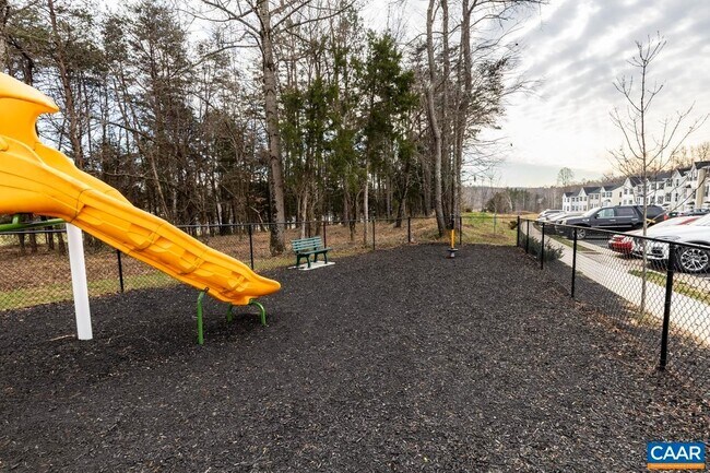 Building Photo - 2033 Elm Tree Ct