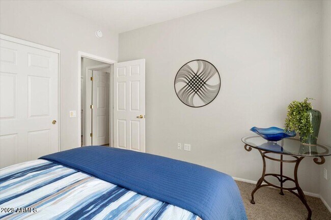 Building Photo - 16232 W Tapatio Dr