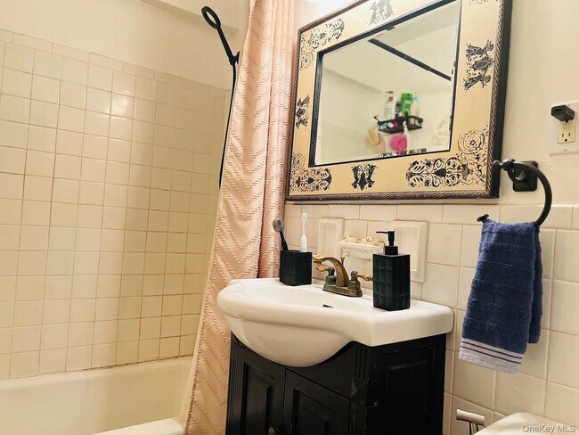 Building Photo - 54-44 Little Neck Pkwy