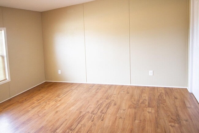 Building Photo - 9289 E River Dr