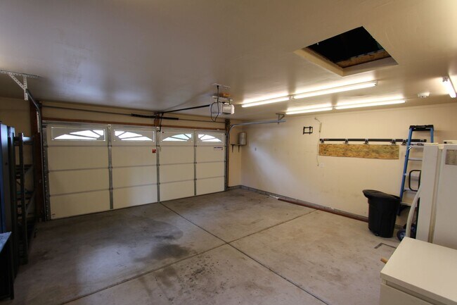 Building Photo - 95 E Camille Dr