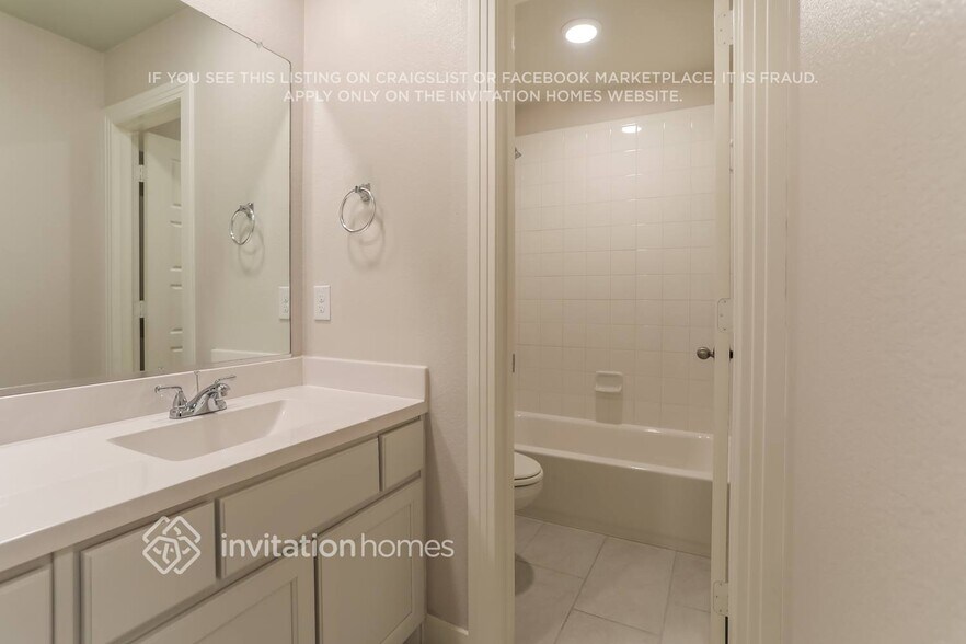 Building Photo - 2533 Stella Ln