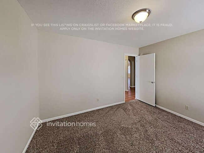 Building Photo - 668 E Manor Dr