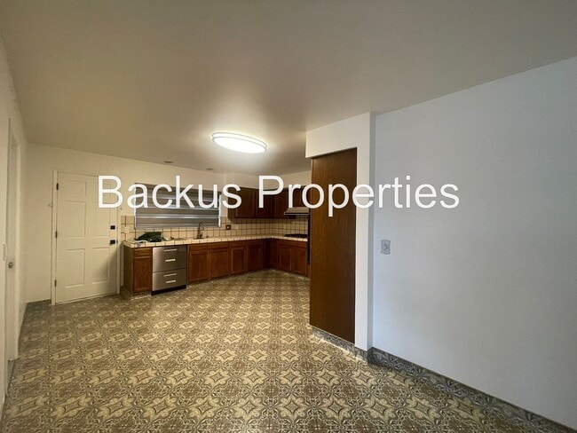 Building Photo - 681 Alice St