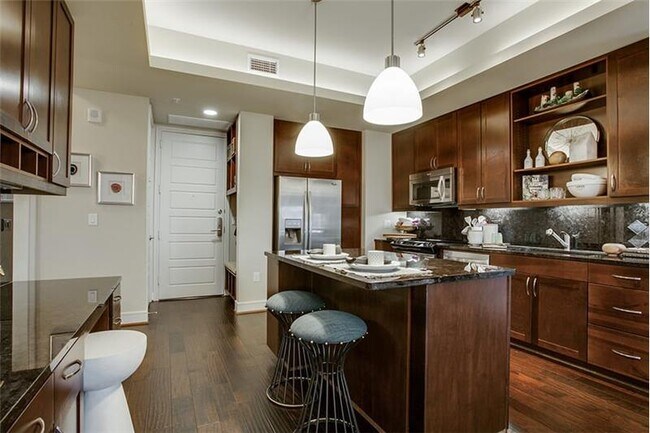 Building Photo - 216 Barton Springs Rd