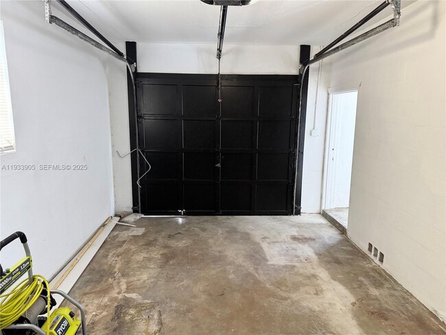 Building Photo - 17205 SW 109th Ct