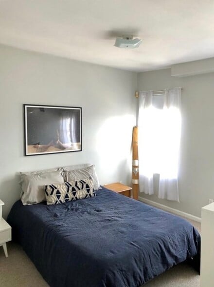 Building Photo - 262 Medford St