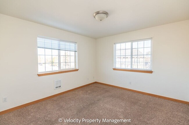 Building Photo - M140