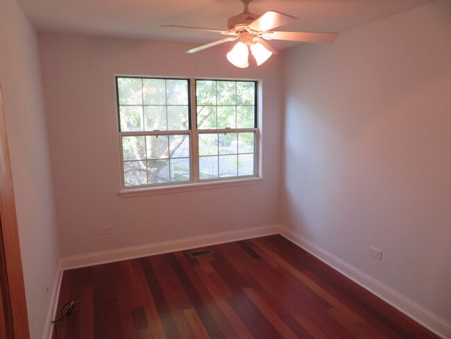 Building Photo - 457 N Cambridge Dr