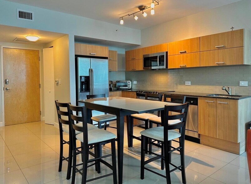 Building Photo - 350 S Miami Ave