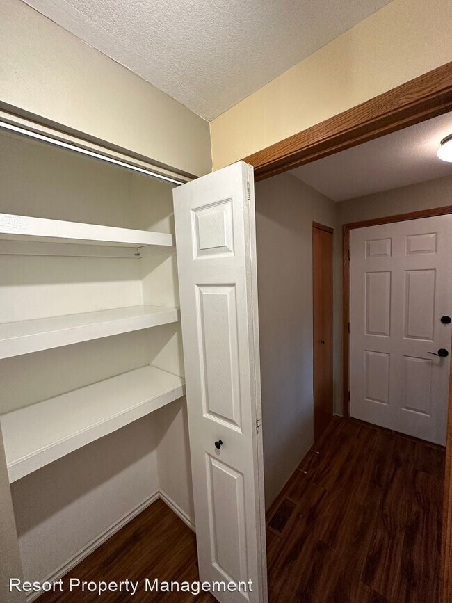 Building Photo - 3 br, 2 bath House - 910 E Loch Maree Dr