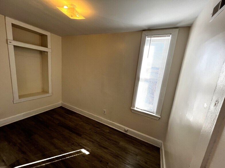 Building Photo - 9613 S Ave N