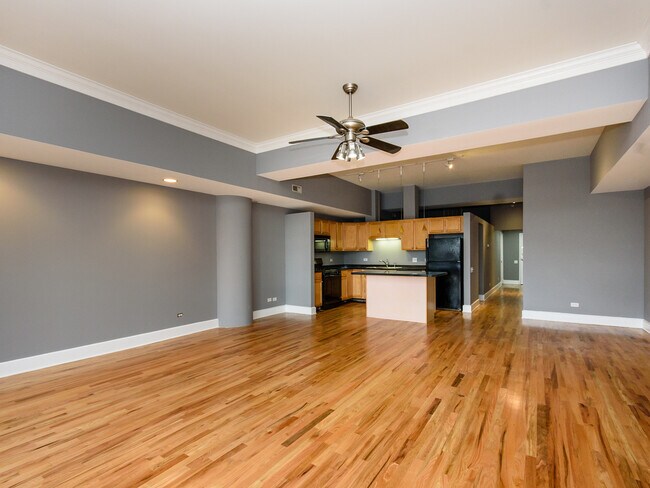 Building Photo - 165 N Canal St