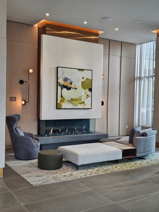 Building Photo - Luxurious High Rise Living in Convenient Downtown Bellevue