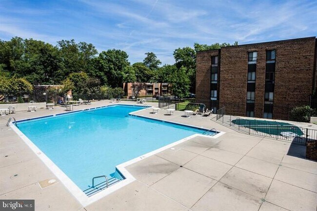 Building Photo - 4414 Island Pl