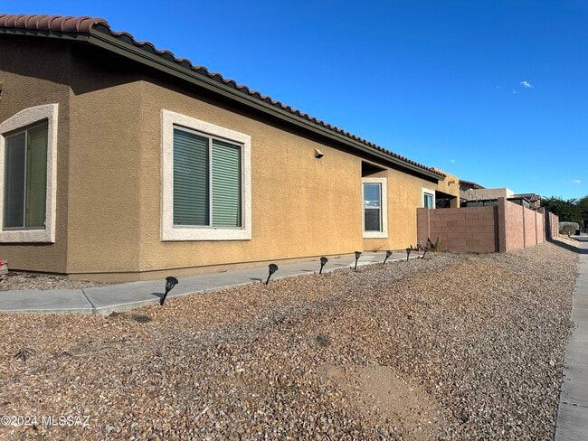 Building Photo - 64 N Indian Tank Ln