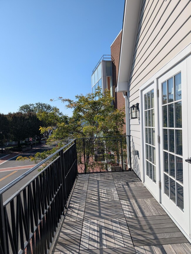 Primary Photo - 141 Main St