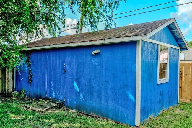 Building Photo - 215 34th St