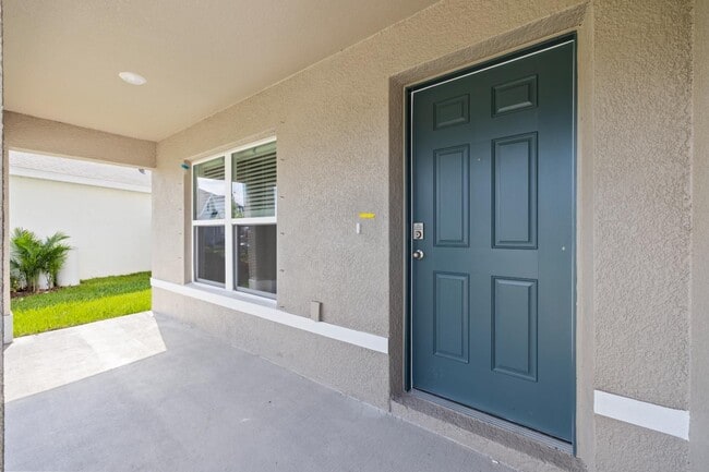 Building Photo - Spacious 5 Bedroom - Fenced In Yard!