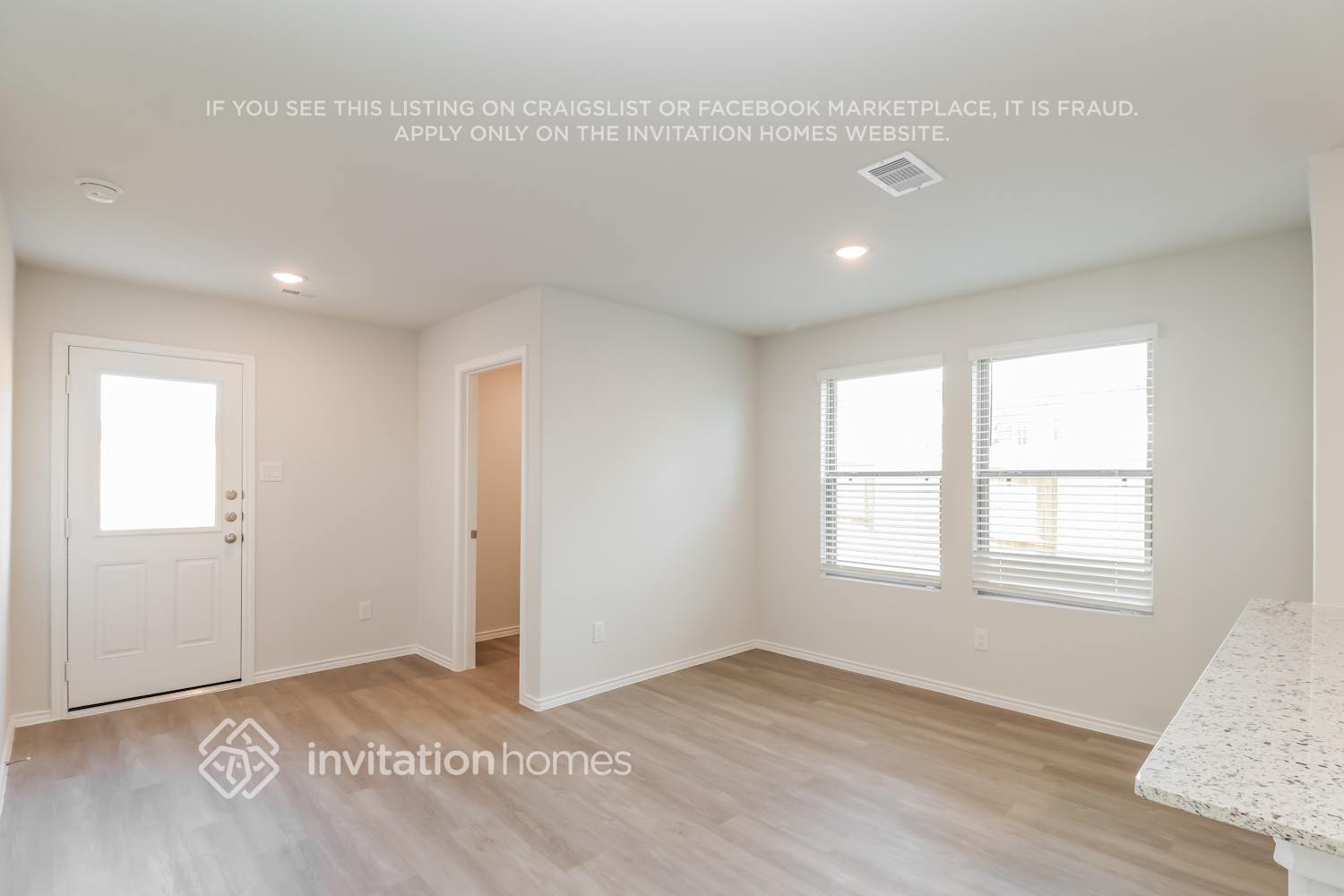 Building Photo - 5747 Daphne Dr