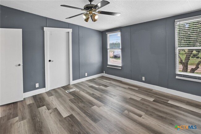 Building Photo - 154 Oak Lawn Dr