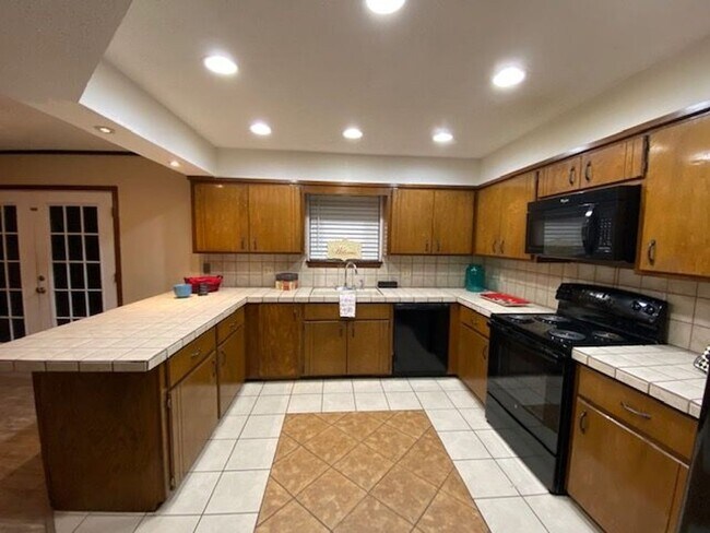Building Photo - 208 Wellington Ln