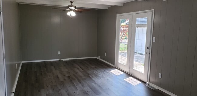 Building Photo - Great single family home!