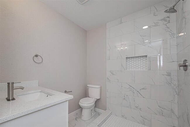 Building Photo - 7702 Darnay Dr