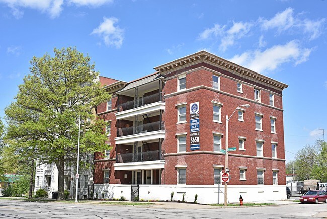 Building Photo - 1114 E. Armour