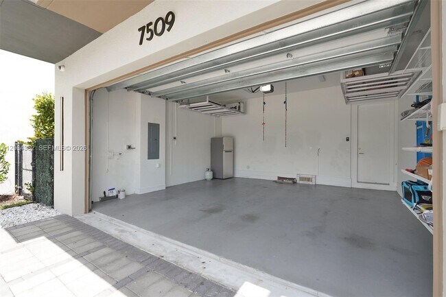Building Photo - 7509 NW 99th Ave