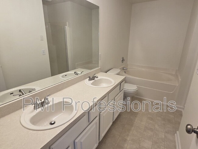 Building Photo - 125 Trellis Way