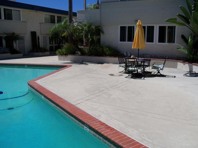 Building Photo - 3920 Riviera Dr