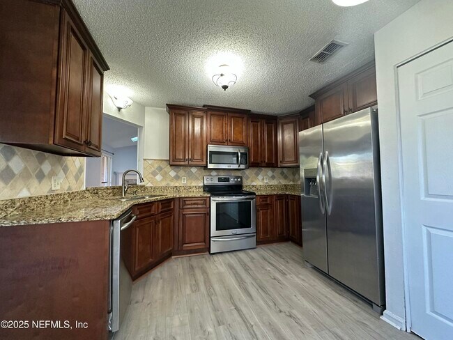 Building Photo - 3801 Crown Point Rd