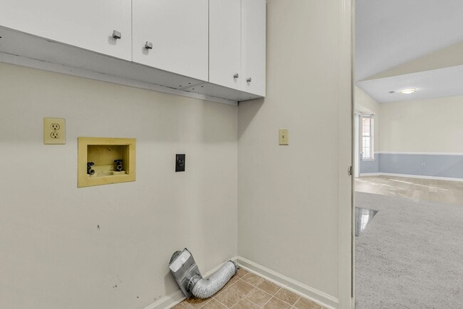 Building Photo - 182 Paddock Way