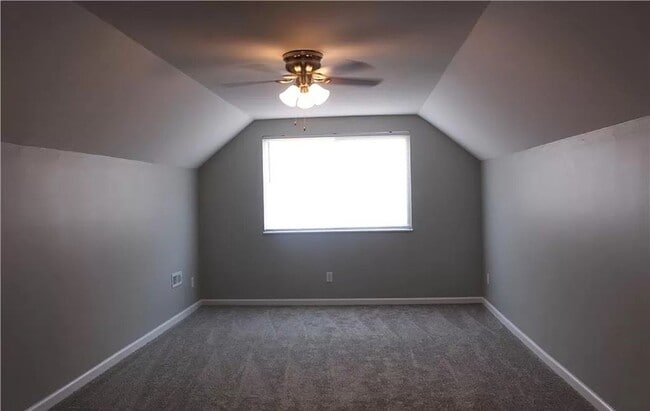 Building Photo - 4 Bedroom home with fenced in backyard and central air