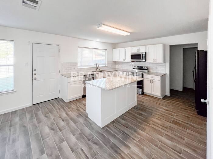 Building Photo - 1343 Prairie Dr