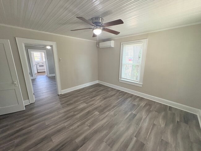 Building Photo - 104 Freeze Ave NW