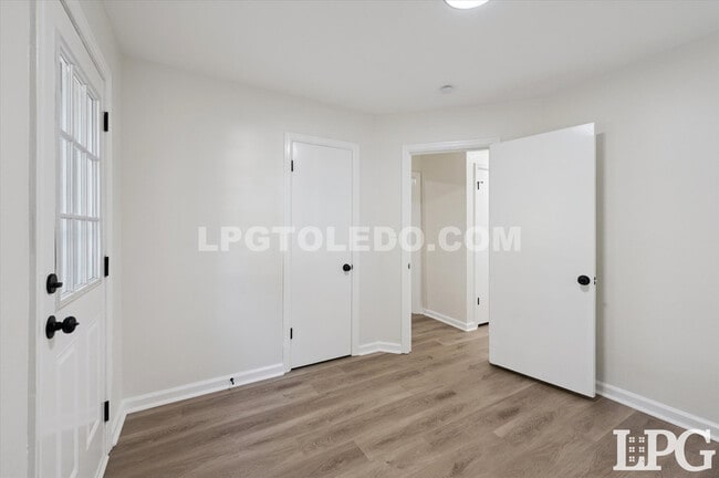 Building Photo - 3714 Wallwerth Dr