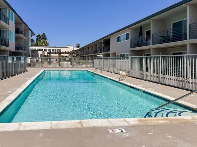 Building Photo - Beautiful Furnished 1 Bedroom, 1.5 Bath Co...