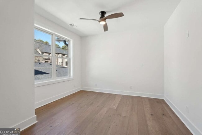 Building Photo - 120 Thome Dr