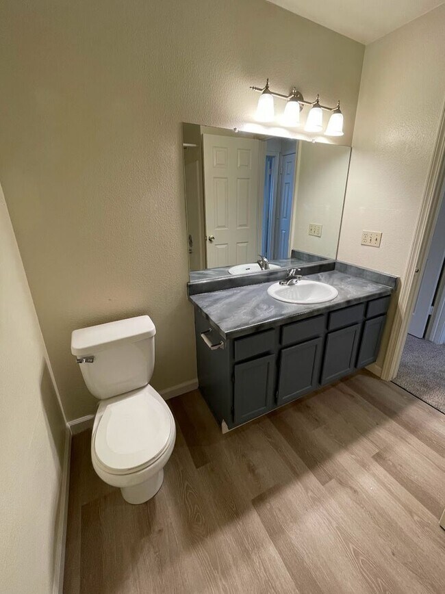 Building Photo - 3905 Pheasant Dr
