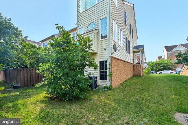 Building Photo - 42704 Sandman Terrace