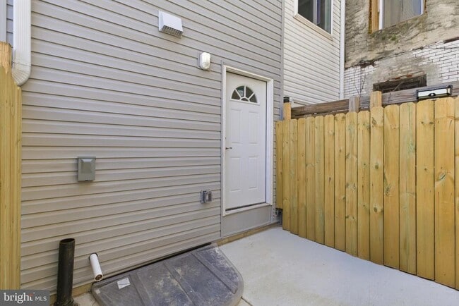 Building Photo - 1511 W Flora St