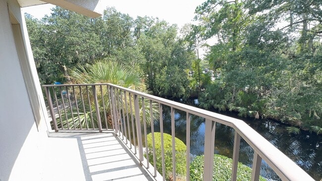 Building Photo - Forest Beach Villa - Walk to the Beach!